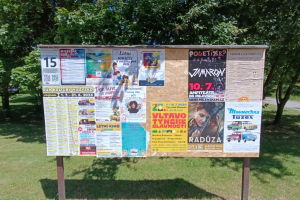 Foto výlepové plochy v Milevsku 15 U STADIONU