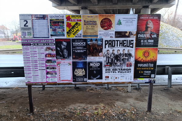 Foto výlepové plochy v Milevsku 2 NADJEZD