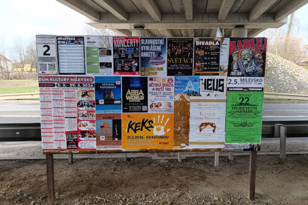 Foto výlepové plochy v Milevsku 2 NADJEZD