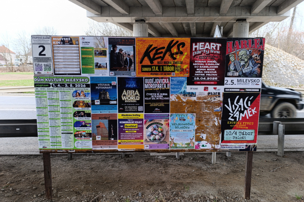 Foto výlepové plochy v Milevsku 2 NADJEZD