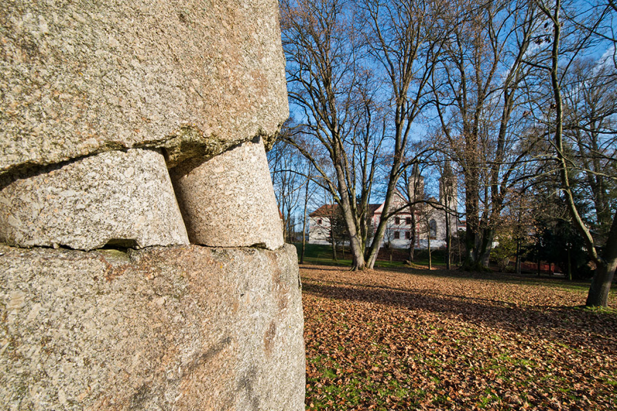 Foto Žulové sympozium v parku Bažantnice