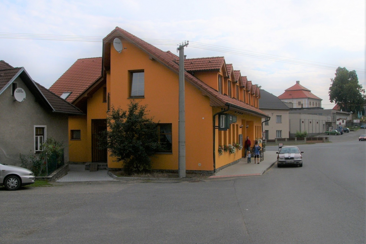 Foto Restaurace a penzion Na Křižovatce