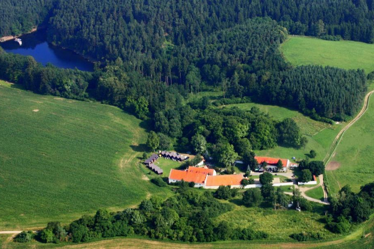 Foto Tvrz Holešice - Orlická přehrada