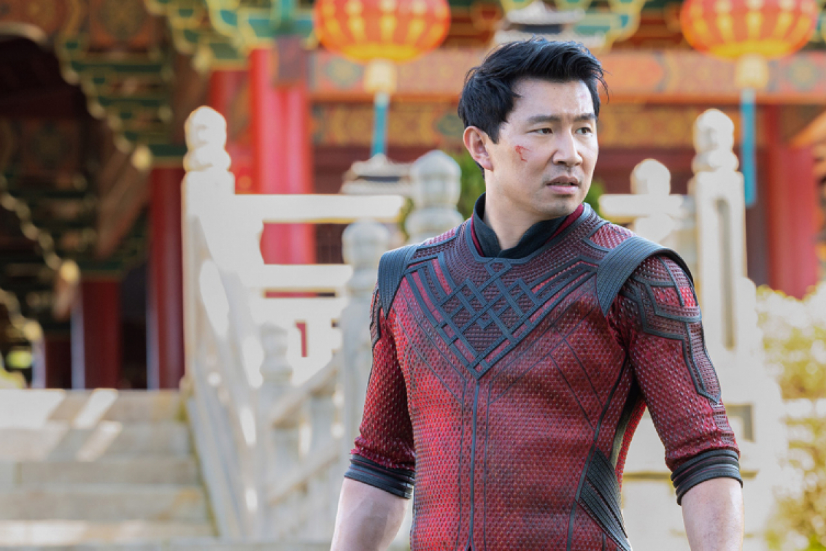 Foto SHANG-CHI A LEGENDA O DESETI PRSTECH
