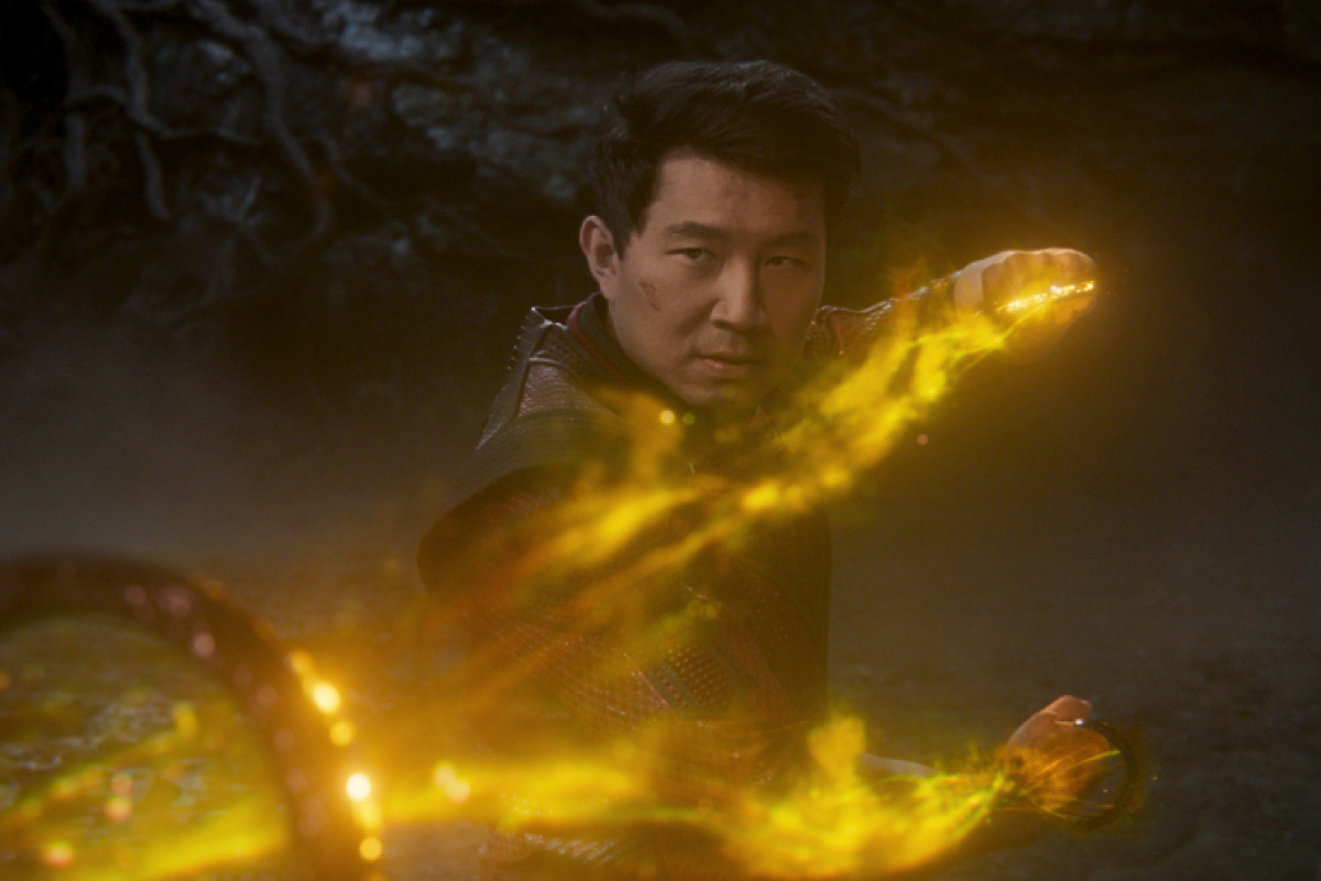 Foto SHANG-CHI A LEGENDA O DESETI PRSTECH