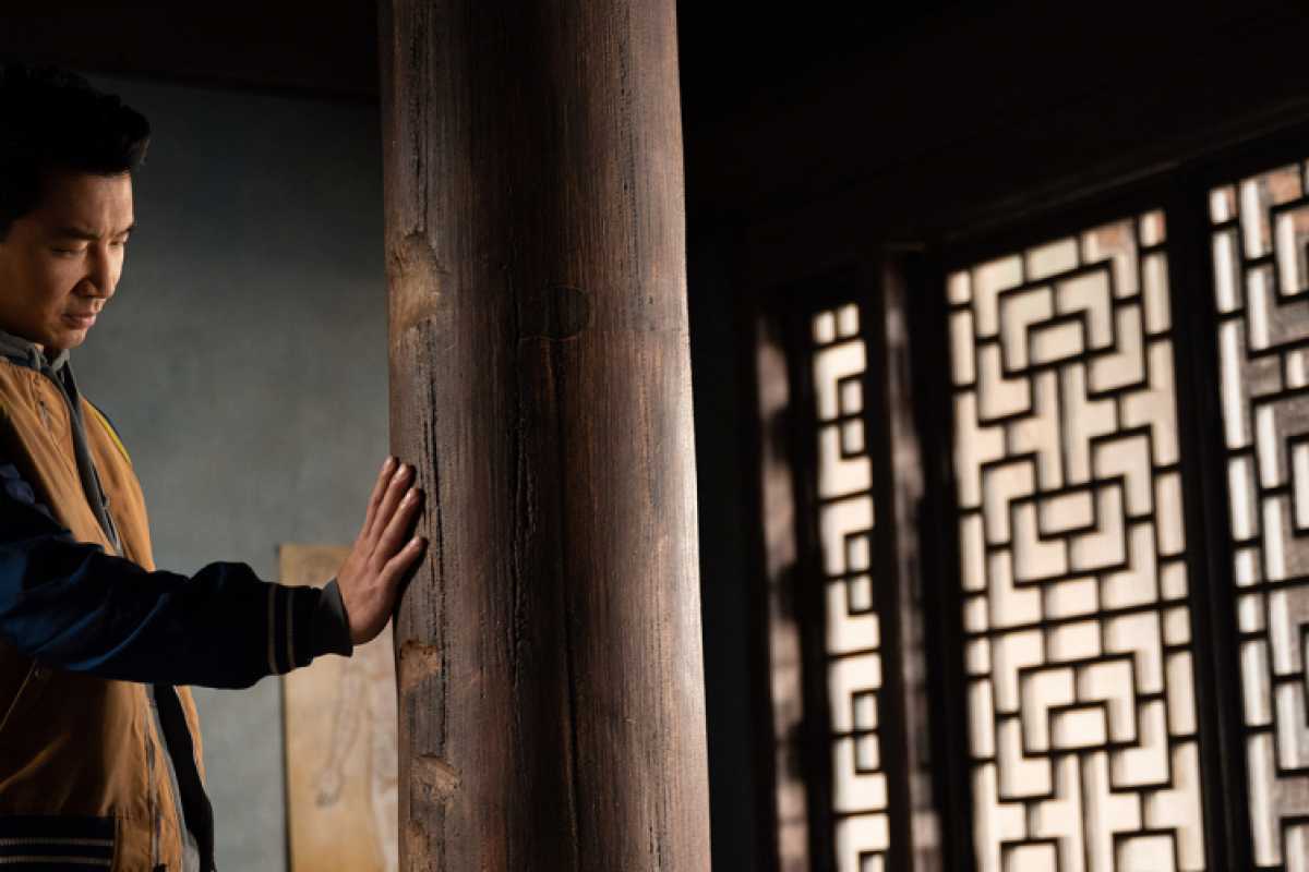 Foto SHANG-CHI A LEGENDA O DESETI PRSTECH