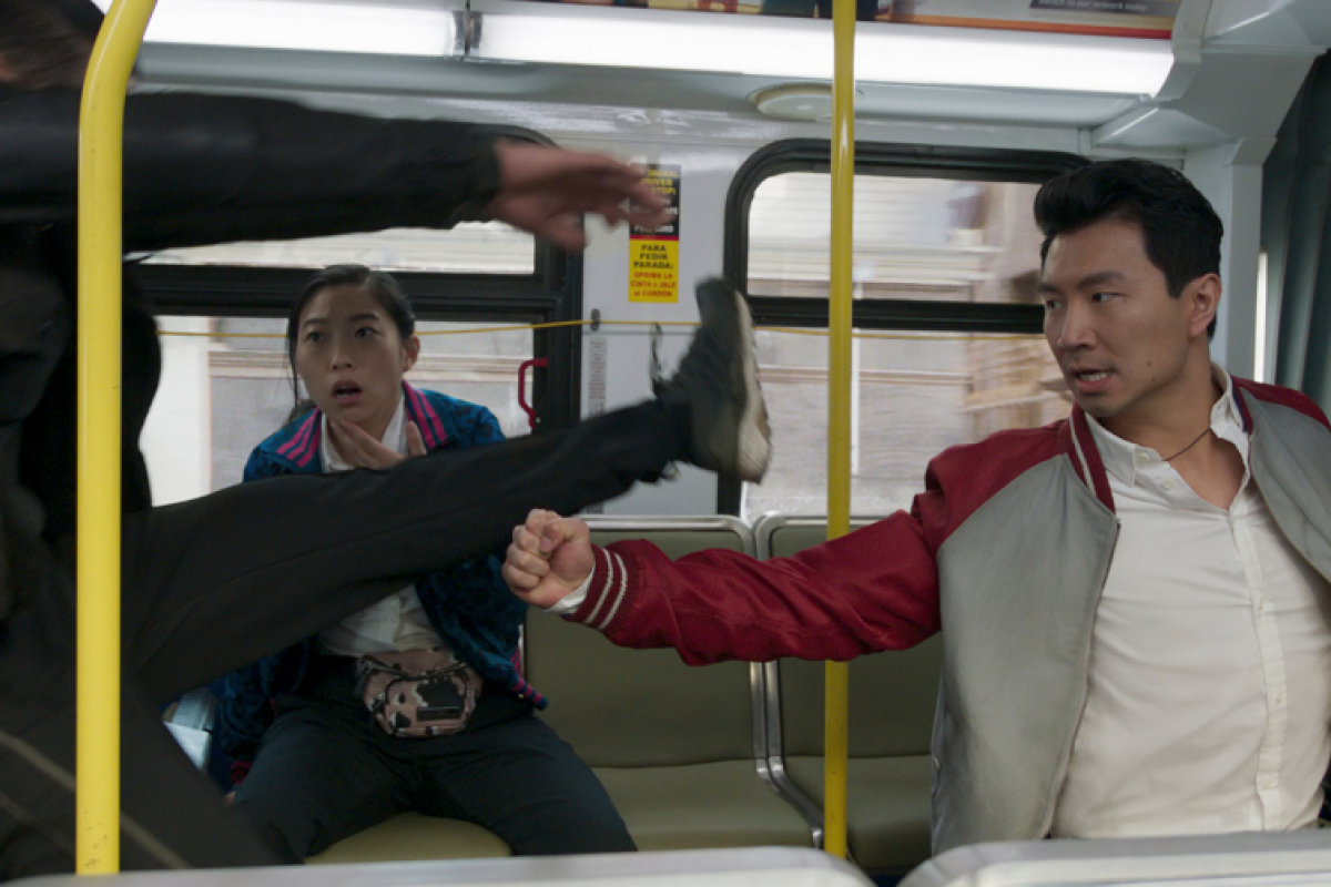 Foto SHANG-CHI A LEGENDA O DESETI PRSTECH