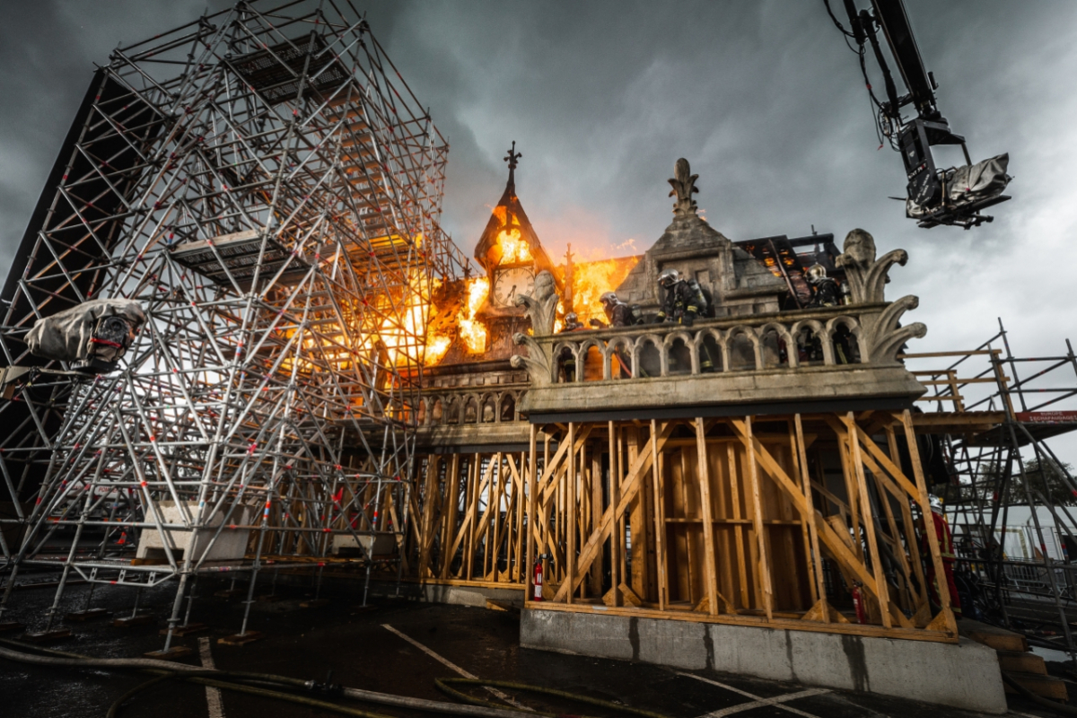 Foto NOTRE-DAME V PLAMENECH