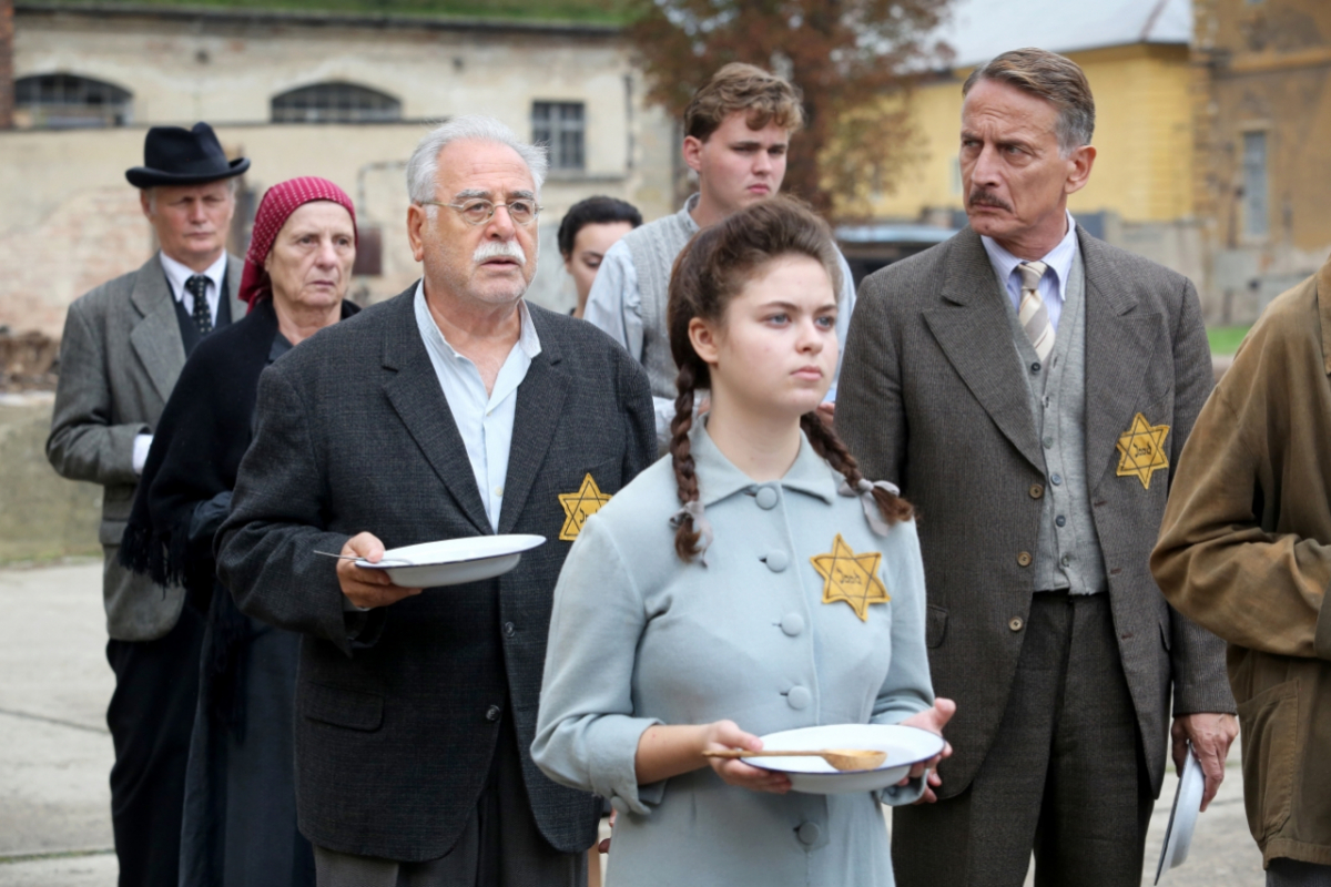 Foto TEREZÍN: LÁSKA ZA ZDÍ