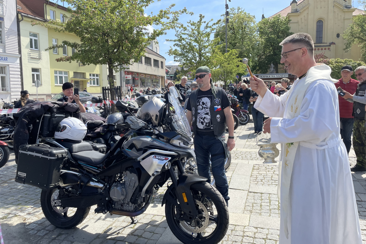Foto 16. Setkání motorkářů s požehnáním na cestu