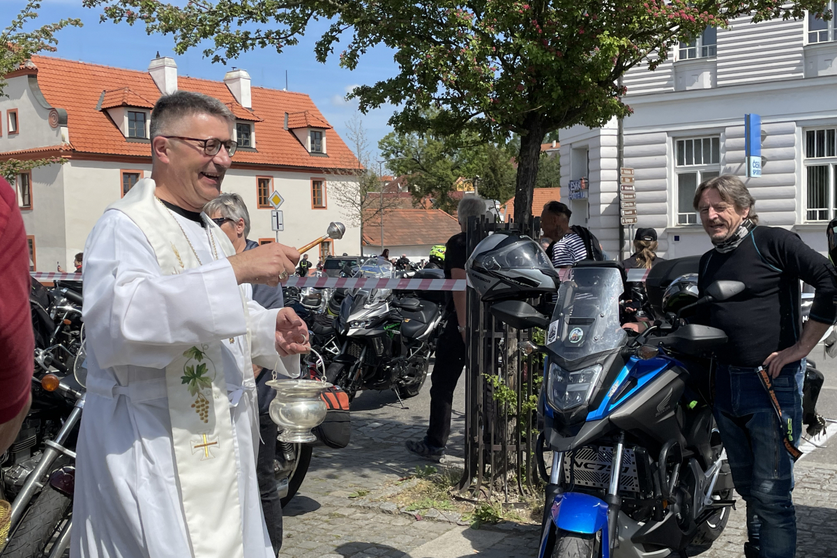 Foto 16. Setkání motorkářů s požehnáním na cestu