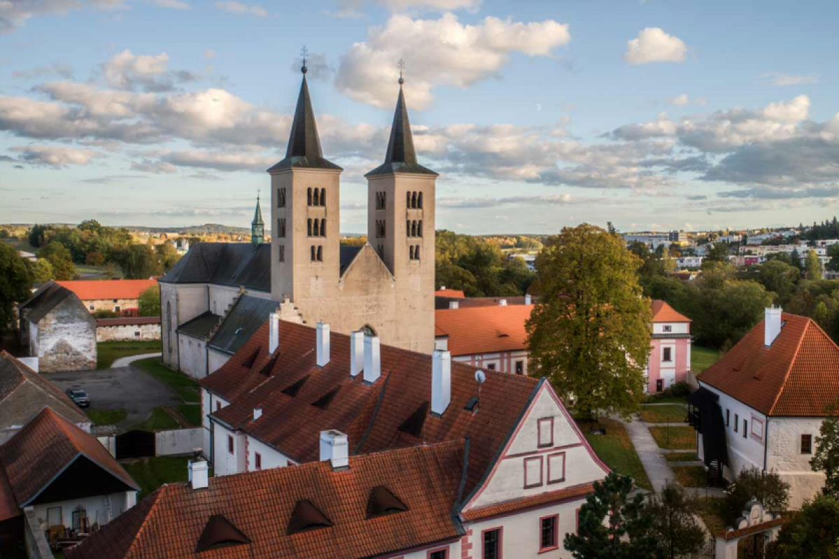Foto Módní přehlídka v kavárně Latinská škola