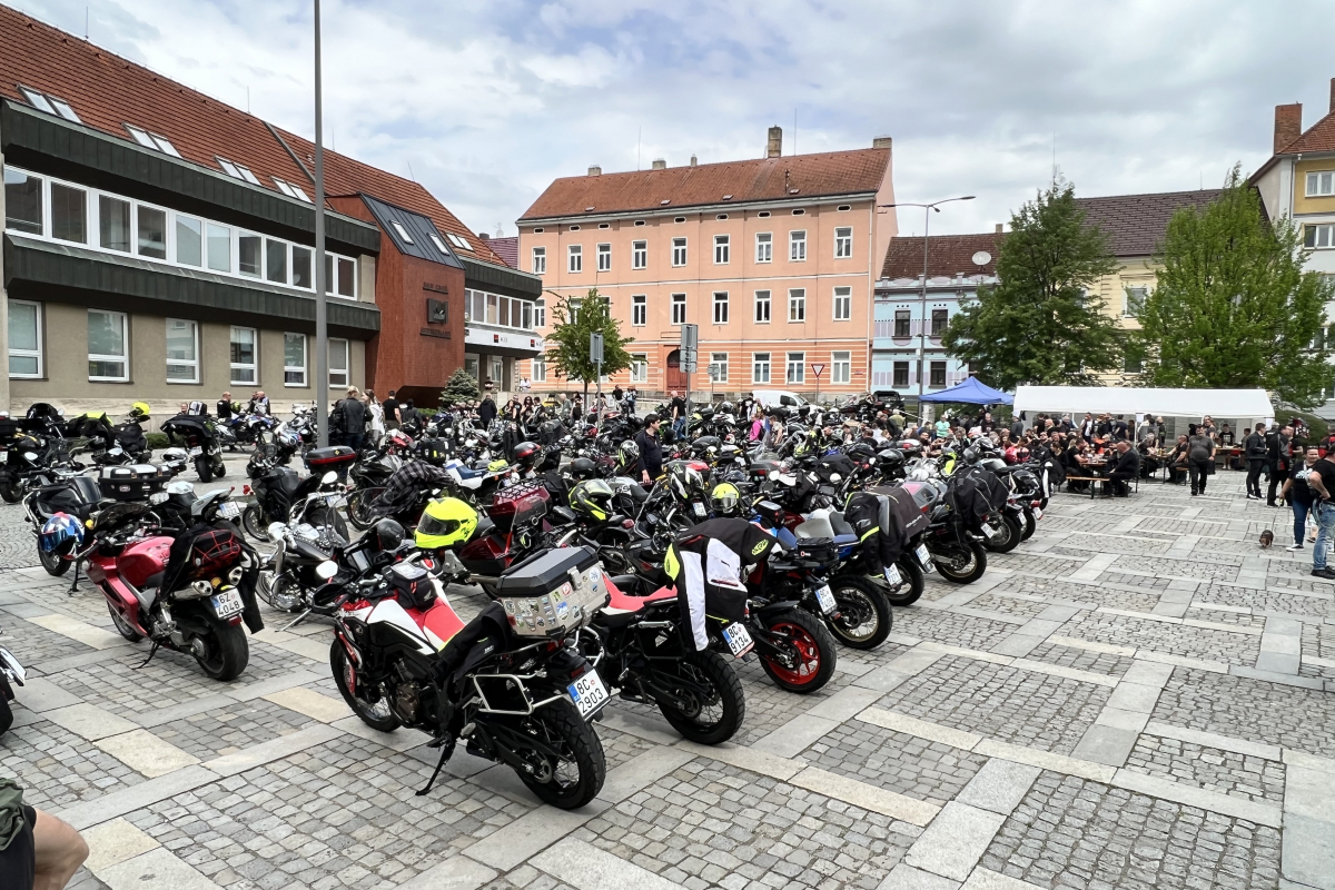 Foto 17.  Setkání motorkářů s požehnáním na cestu 