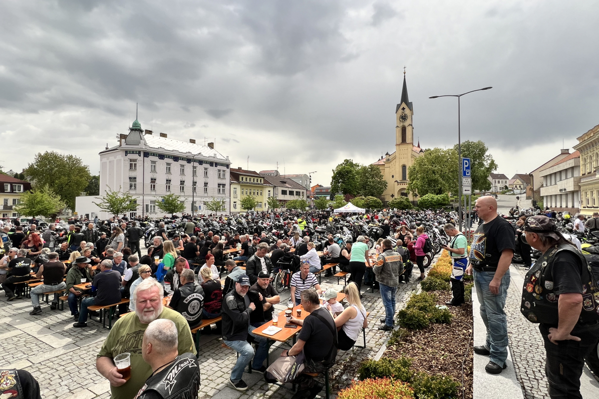 Foto 17.  Setkání motorkářů s požehnáním na cestu 