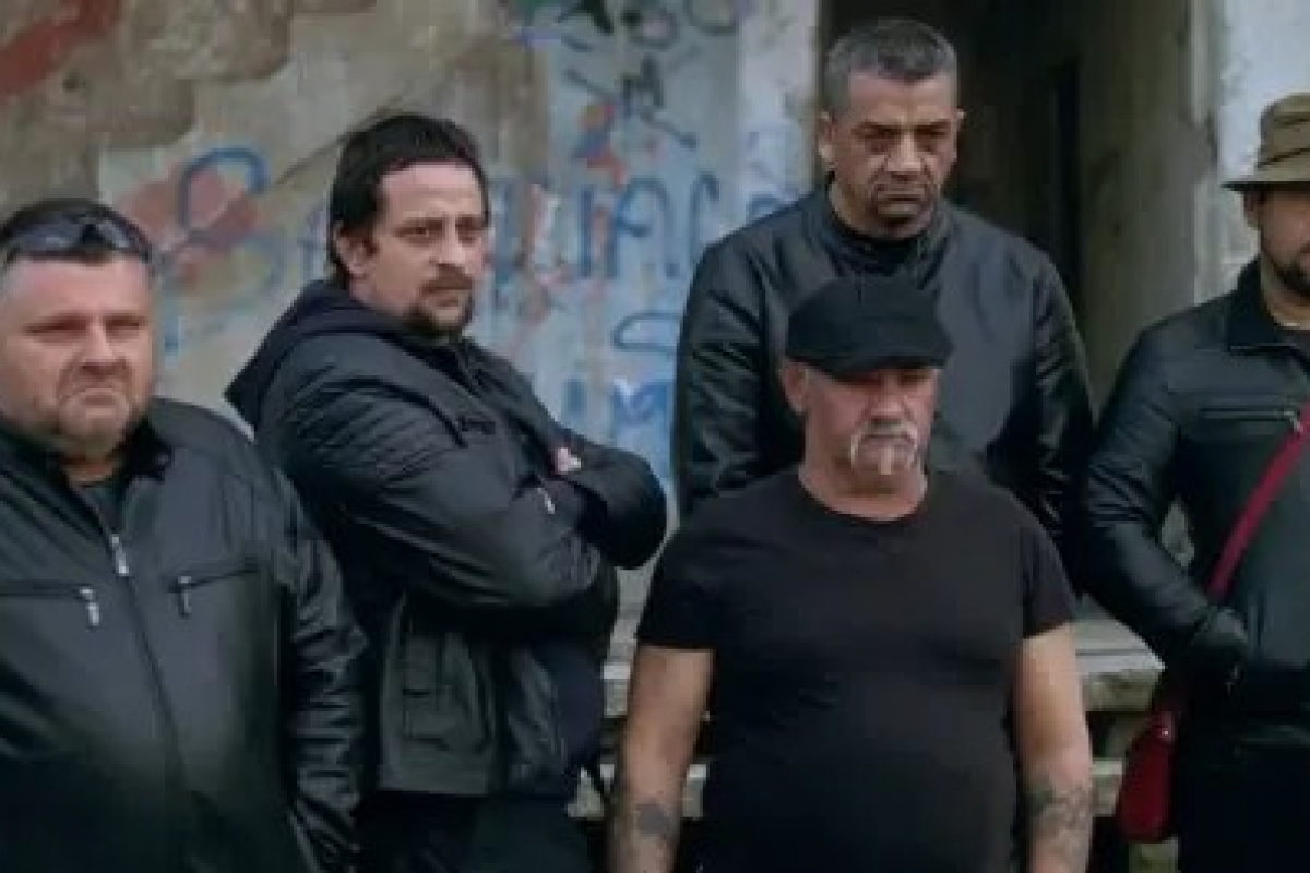 Foto BASTARDI: GDE MAJER?